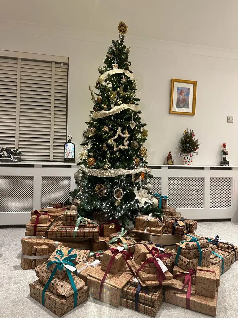 A Christmas tree surrounded by more than a hundred wrapped presents for Vorto&rsquo;s Toy Project