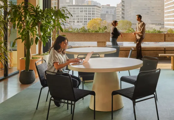 Modern workspace at Flitzen's London office